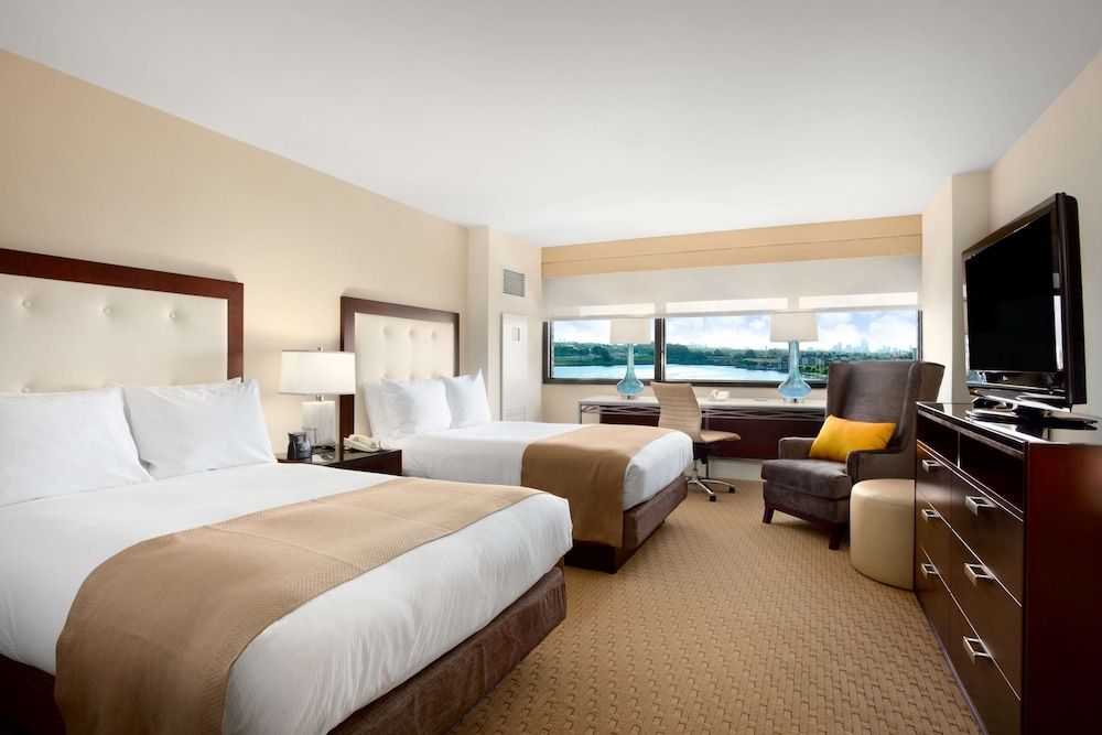 Hilton Miami Airport Blue Lagoon Room, 2 Queen Beds, Accessible (Roll-in Shower) 2