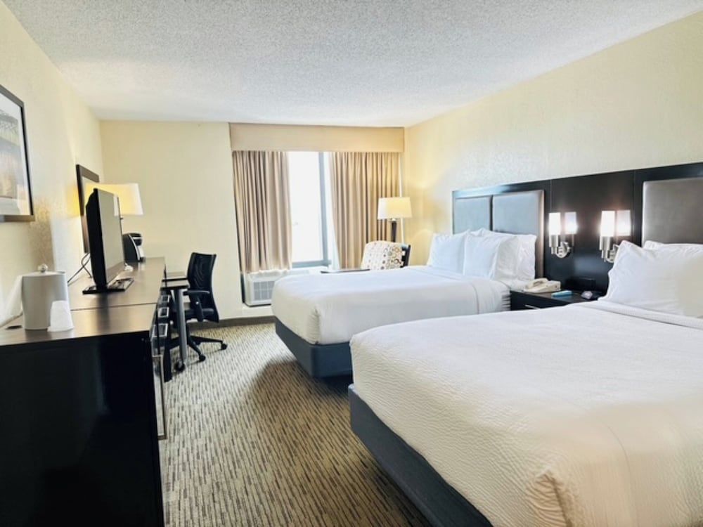 Standard Room, 2 Queen Beds, Accessible Bathtub (Communications, Mobility)