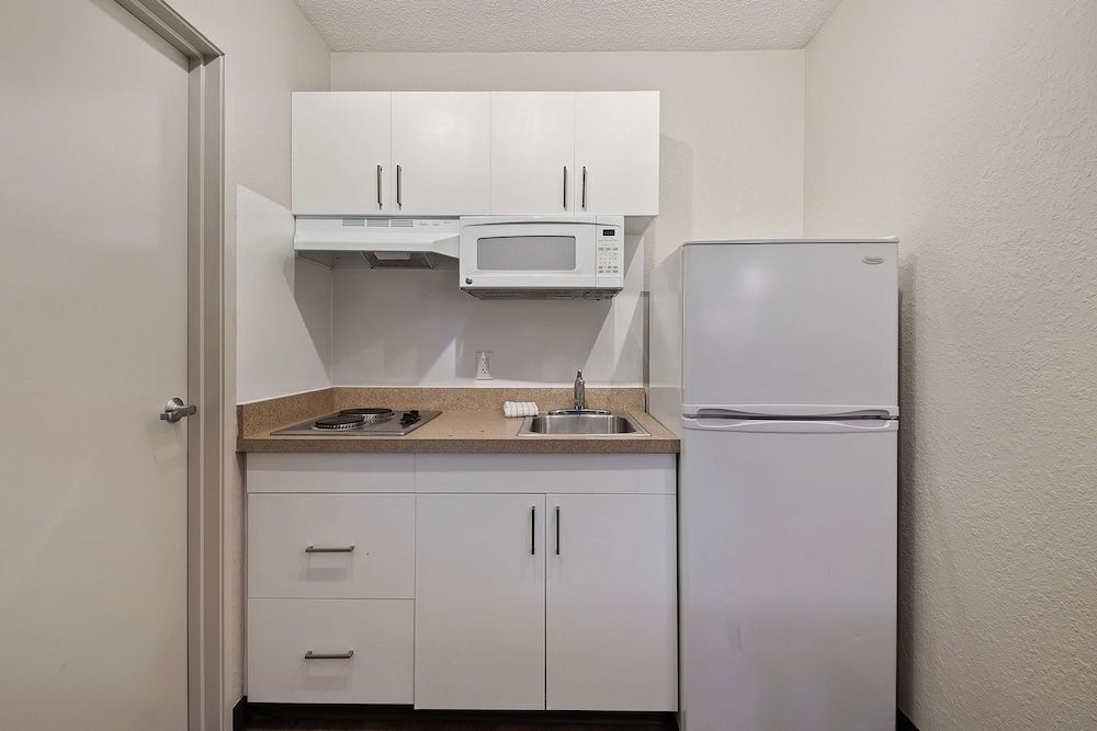 Extended Stay America Suites Miami Airport Blue Lagoon Studio, 1 Queen Bed, Non Smoking (Hearing Accessible) 6