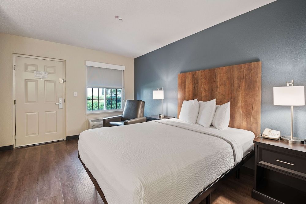 Extended Stay America Suites Miami Airport Blue Lagoon Studio, 1 Queen Bed, Non Smoking (Hearing Accessible) 2