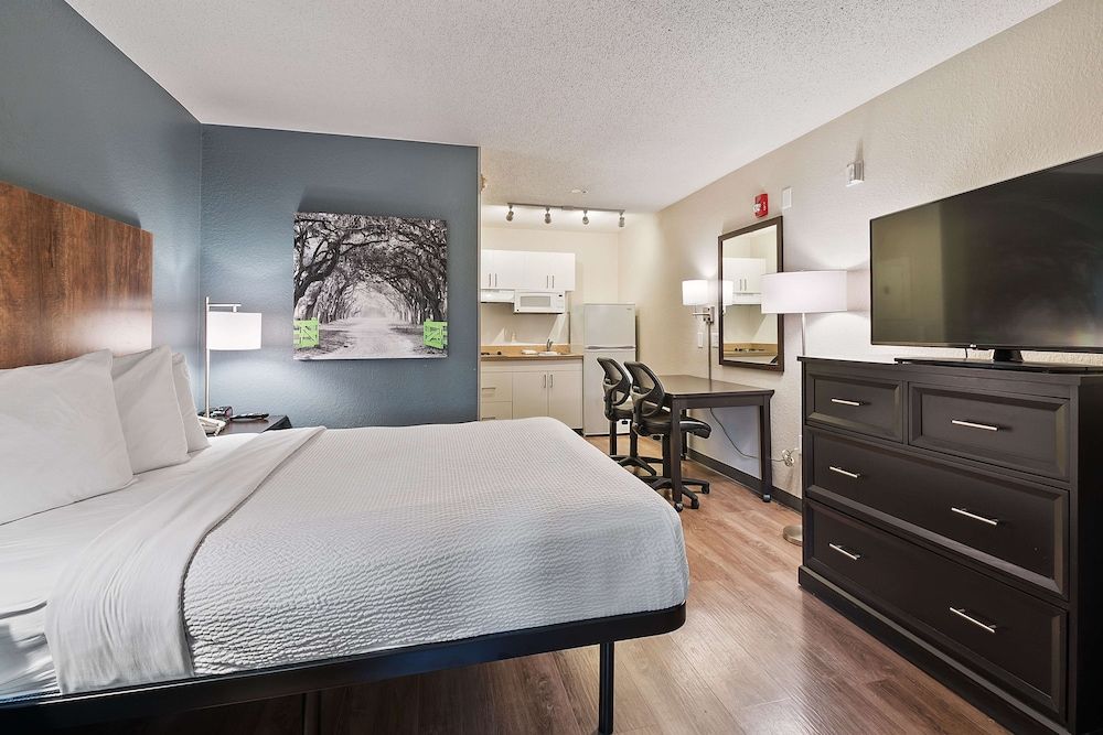 Extended Stay America Suites Miami Airport Blue Lagoon Studio, 1 Queen Bed, Non Smoking (Hearing Accessible) 3