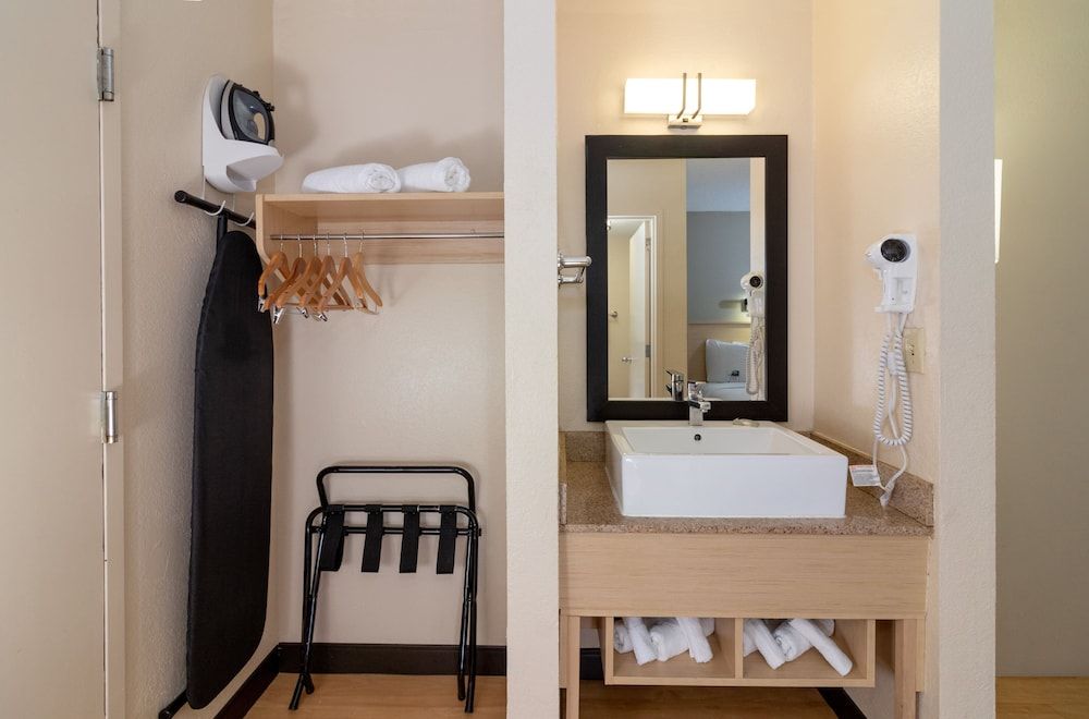 Red Roof Inn PLUS+ Miami Airport Deluxe Room, 2 Double Beds (Smoke Free) 2