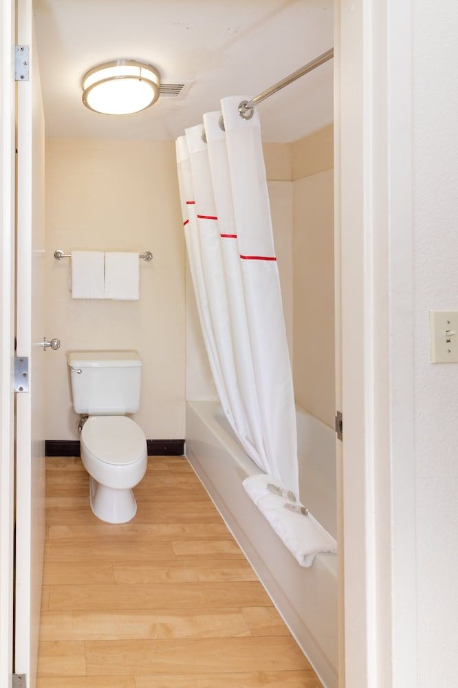 Red Roof Inn PLUS+ Miami Airport Deluxe Room, 2 Double Beds (Smoke Free) 3