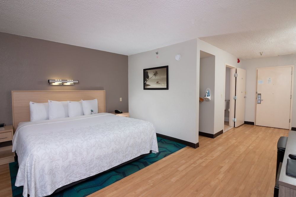 undefined Red Roof Inn PLUS+ Miami Airport 7