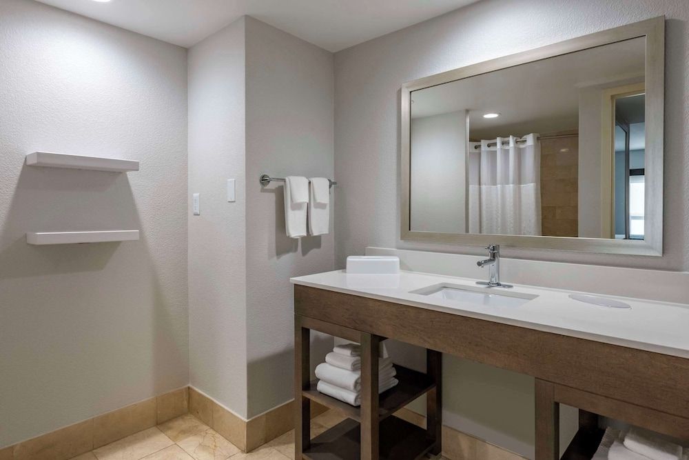 Suite, 1 King Bed, Non Smoking