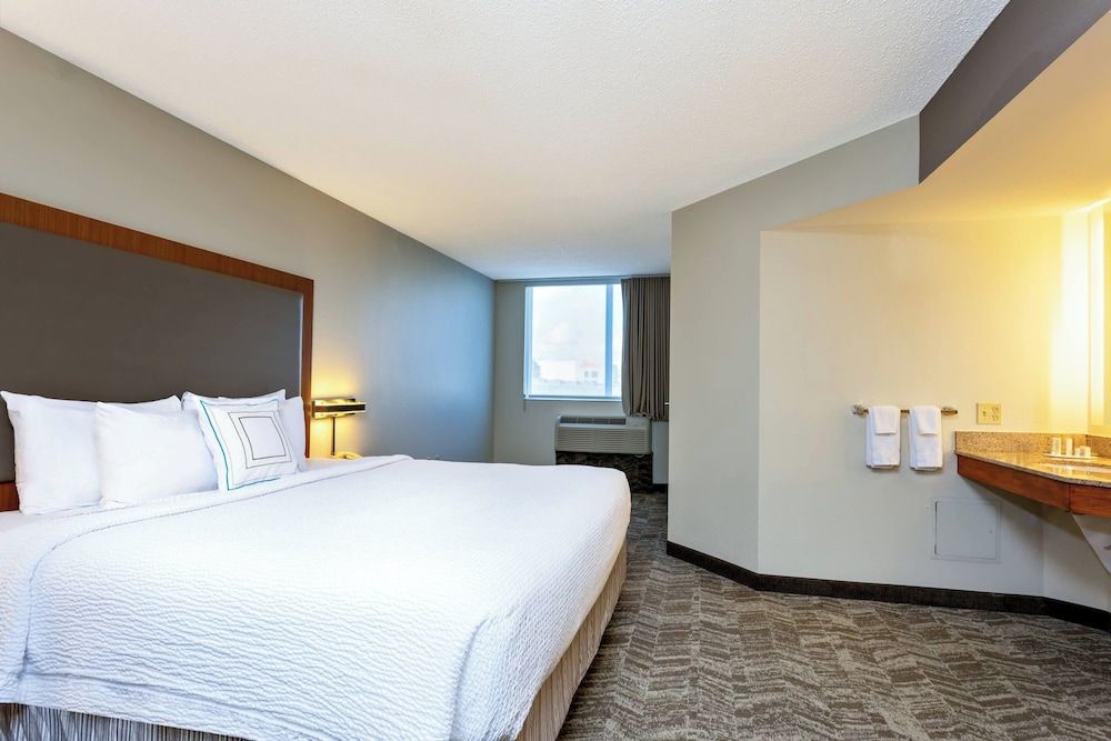 SpringHill Suites by Marriott Miami Airport South Blue Lagoon Area Suite, 1 King Bed with Sofa bed 3