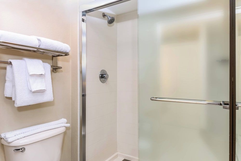 SpringHill Suites by Marriott Miami Airport South Blue Lagoon Area Suite, 1 King Bed with Sofa bed 4