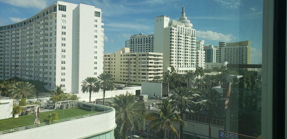 undefined Albion South Beach Hotel 5