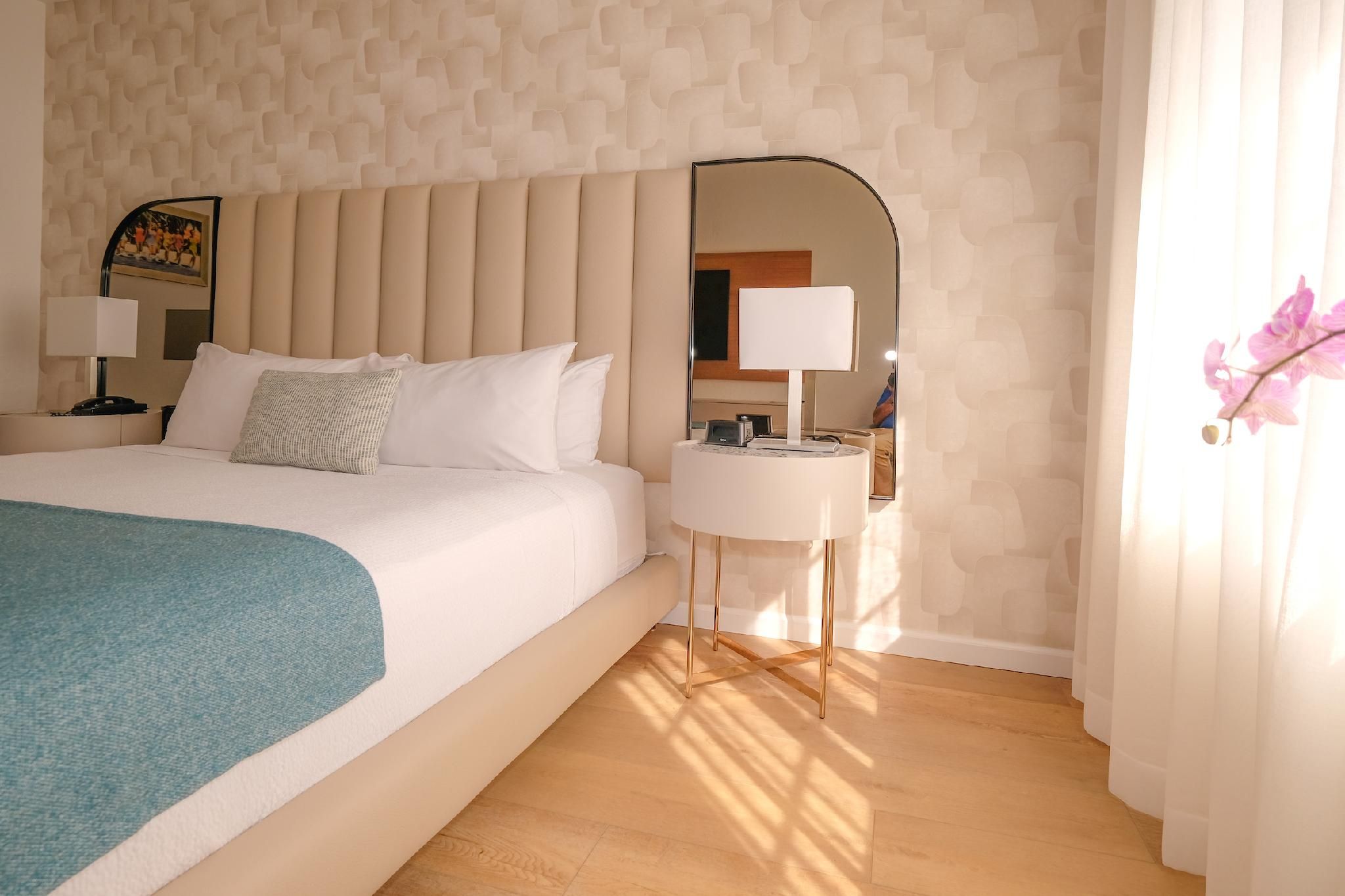 Oceanfront 1 King Bed