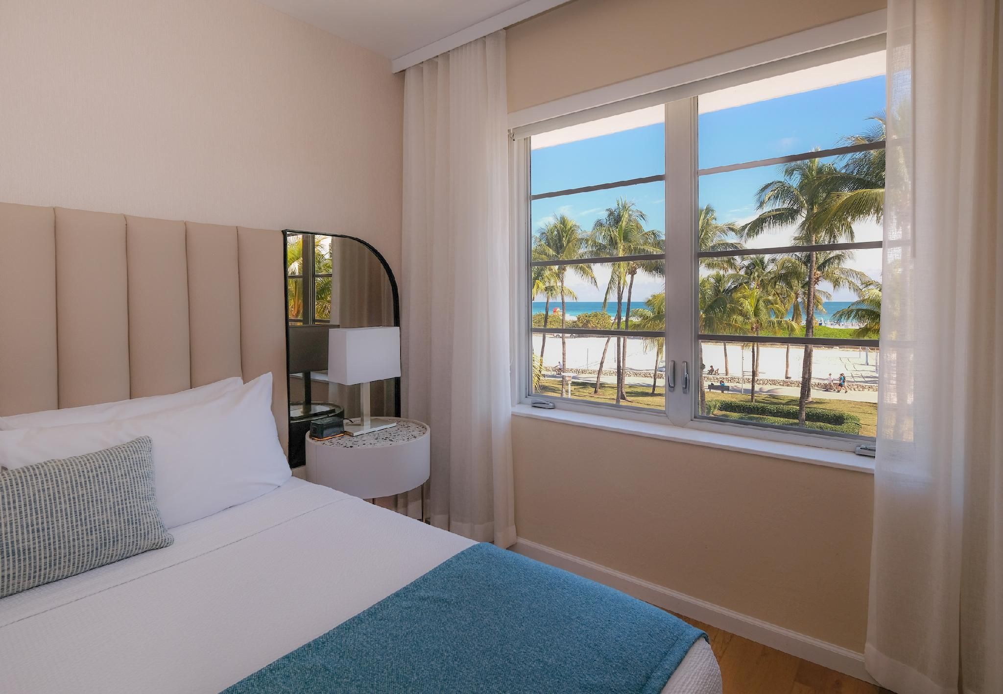 Oceanfront 1 King Bed