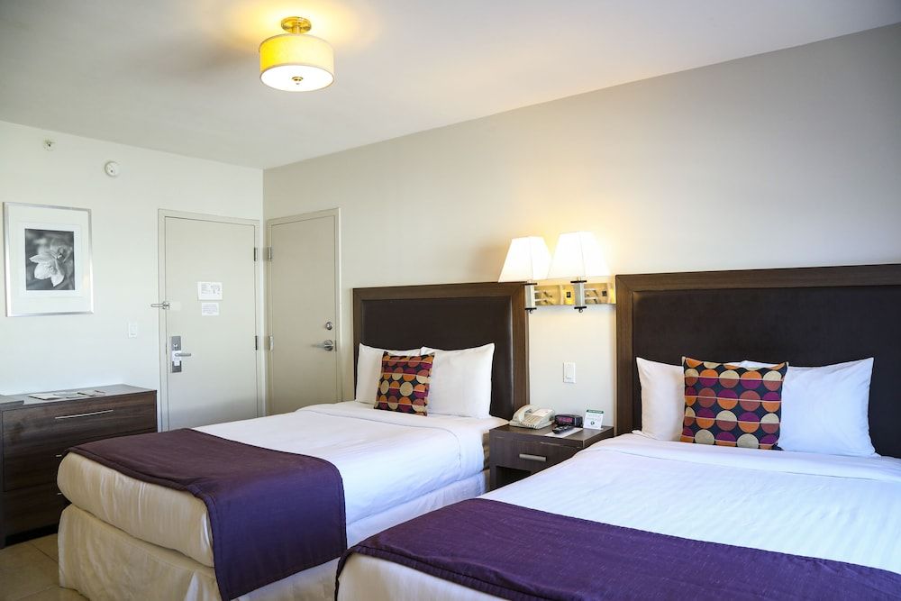 Collins Hotel Standard Double Room, Accessible