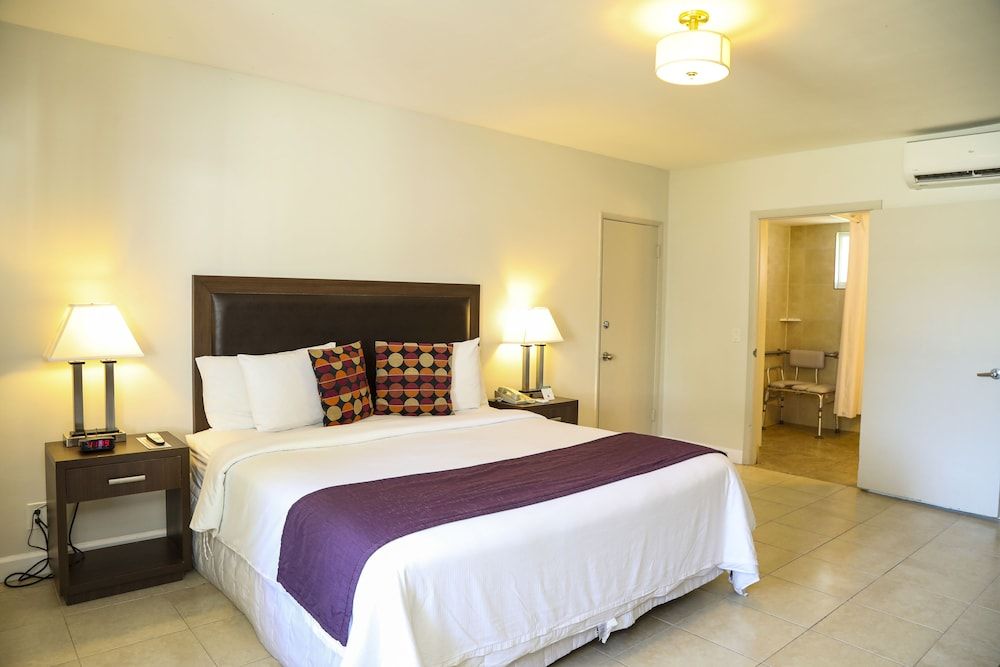 undefined Collins Hotel 10