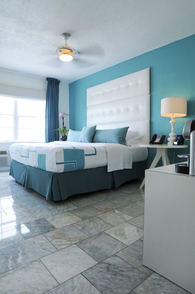 Beacon Hotel South Beach Deluxe King 2