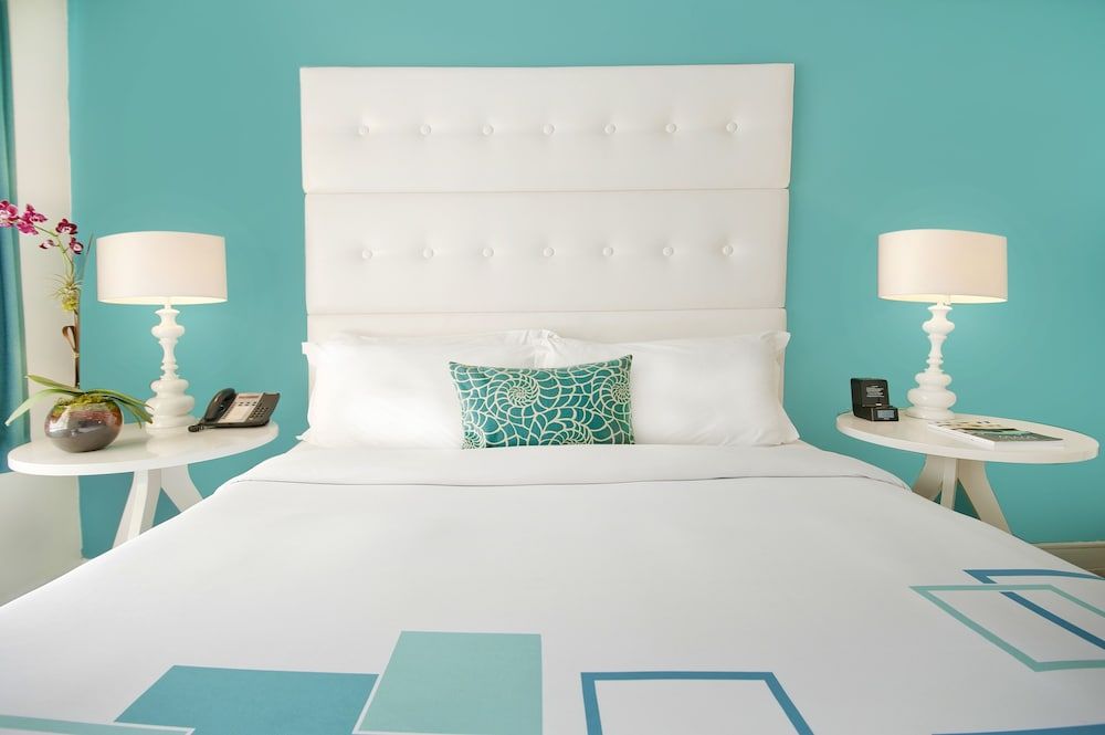 Beacon Hotel South Beach Deluxe King 6
