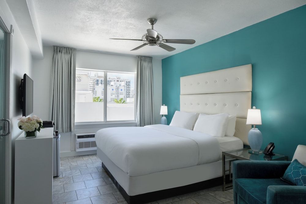 Beacon Hotel South Beach Deluxe King 9