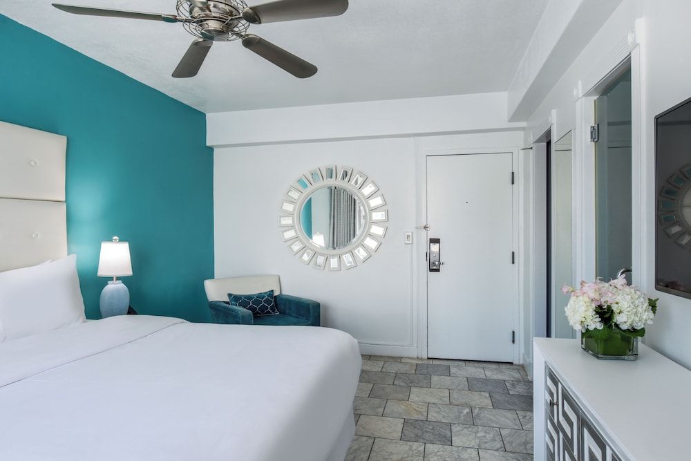 Beacon Hotel South Beach Deluxe King 8