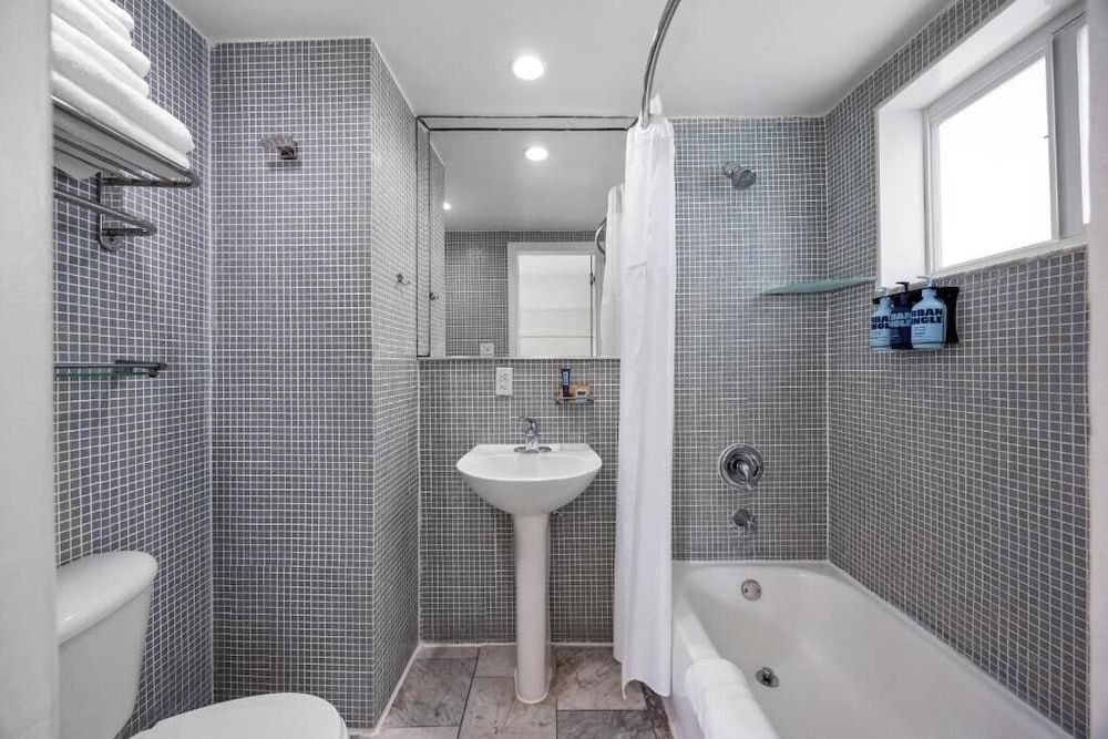 Beacon Hotel South Beach Deluxe King 8