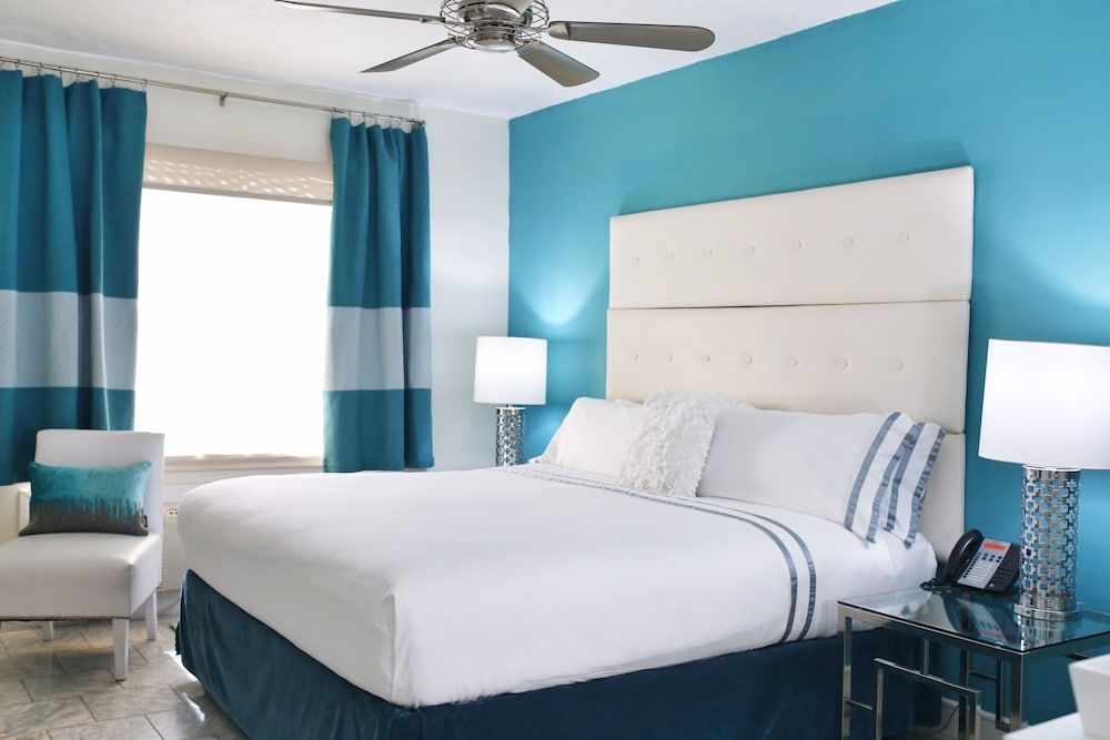Beacon Hotel South Beach Deluxe King 10