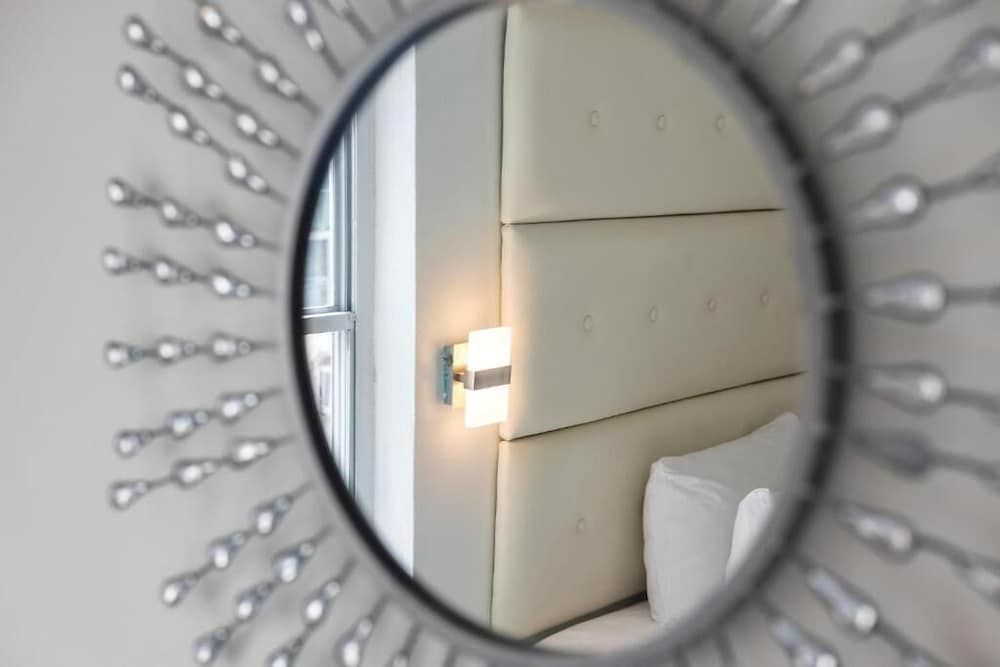 Beacon Hotel South Beach Deluxe King 9