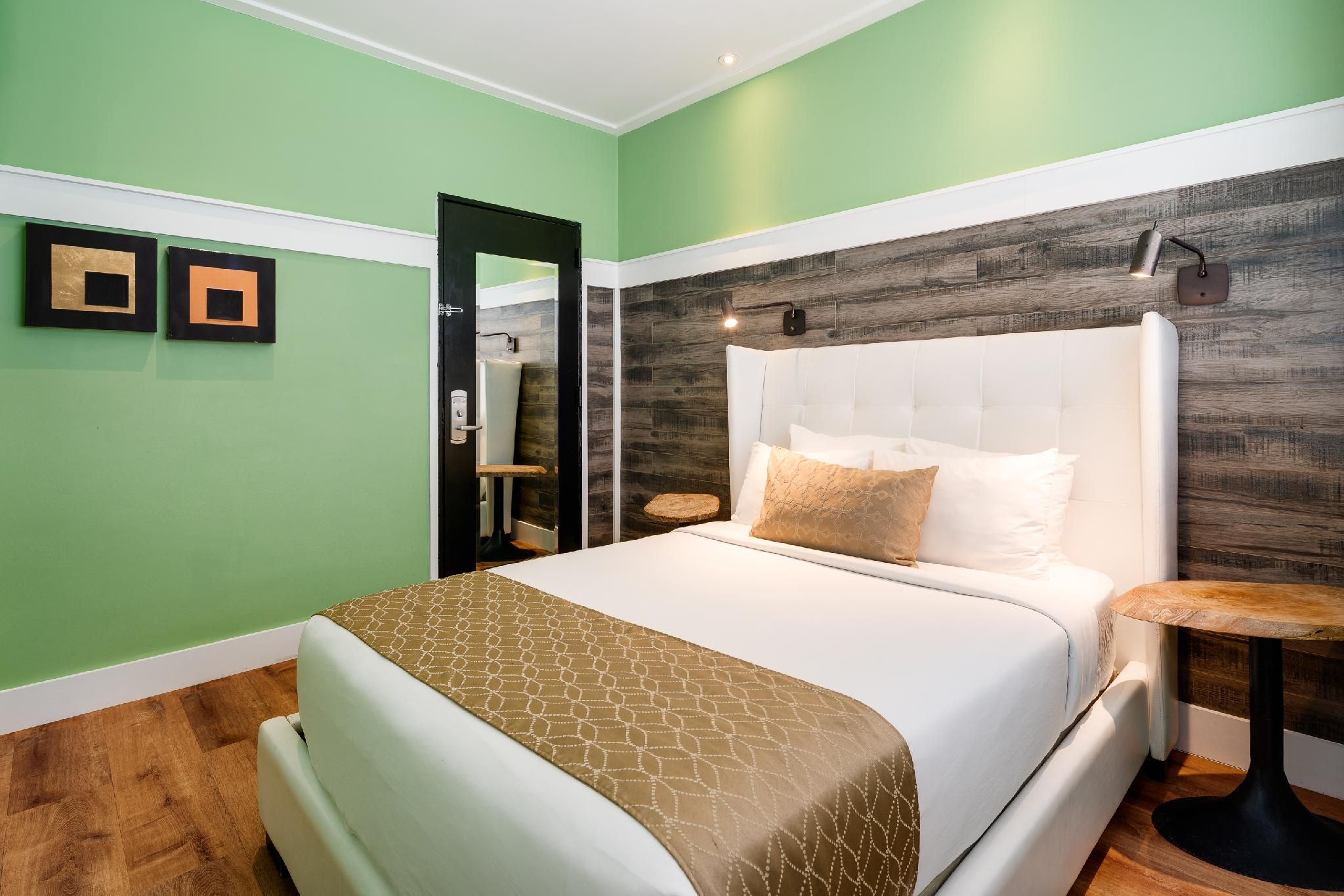 Queen Bedroom