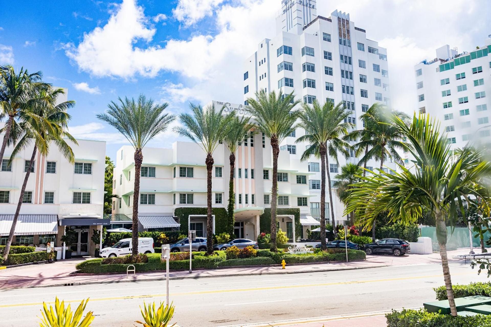 undefined Catalina Hotel and Beach Club