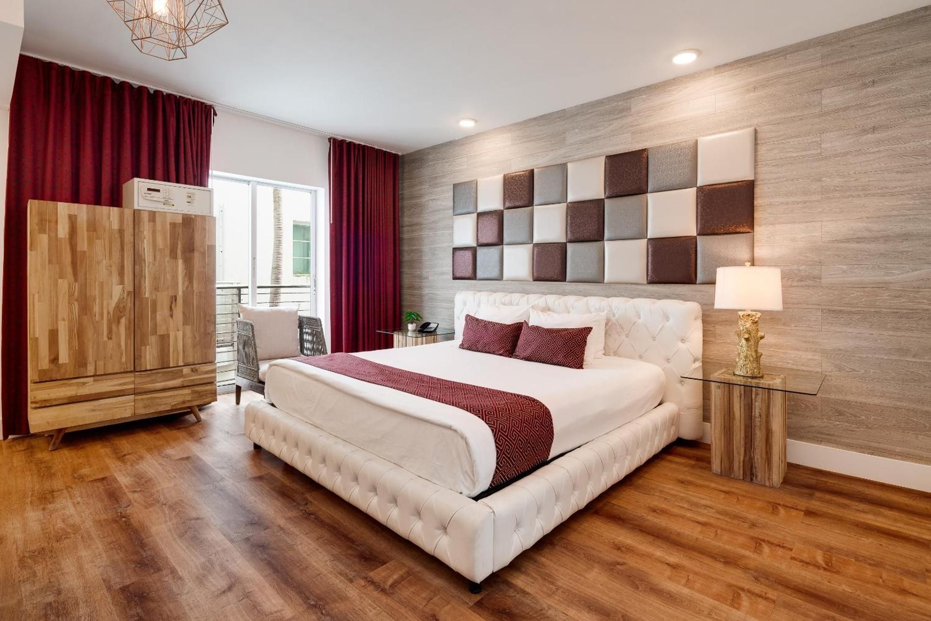 undefined Catalina Hotel and Beach Club 9