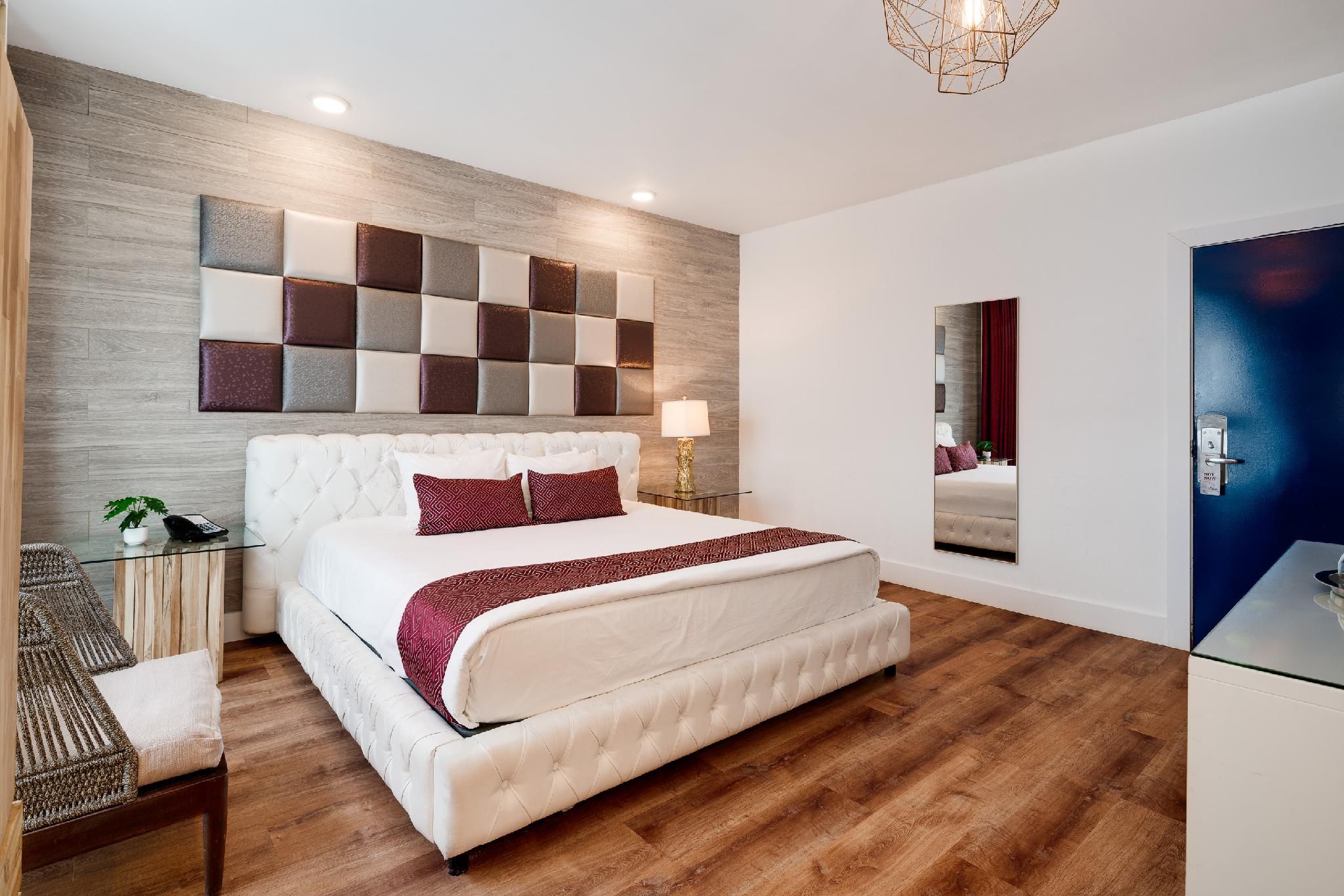 undefined Catalina Hotel and Beach Club 9