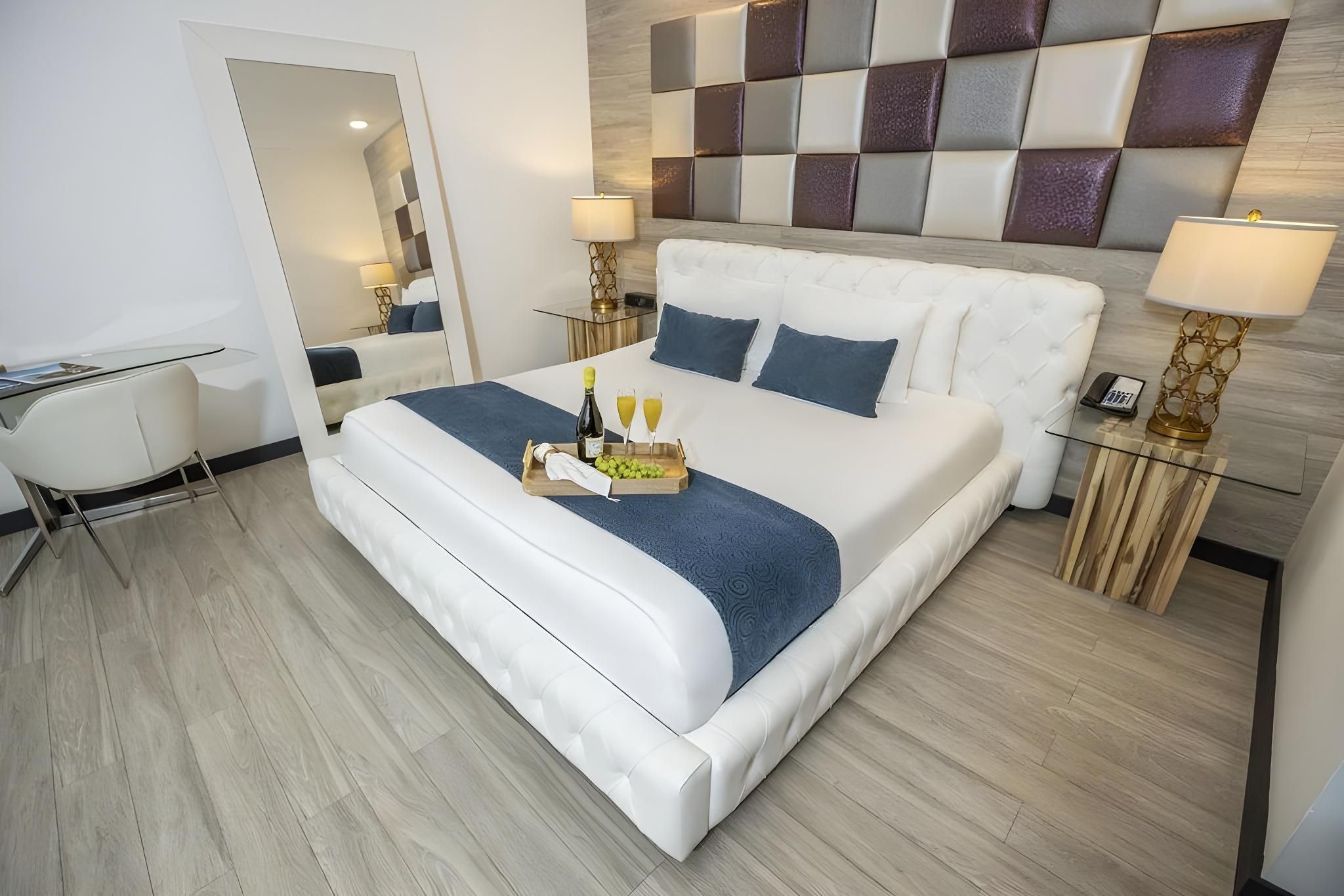 Junior Suite King City View