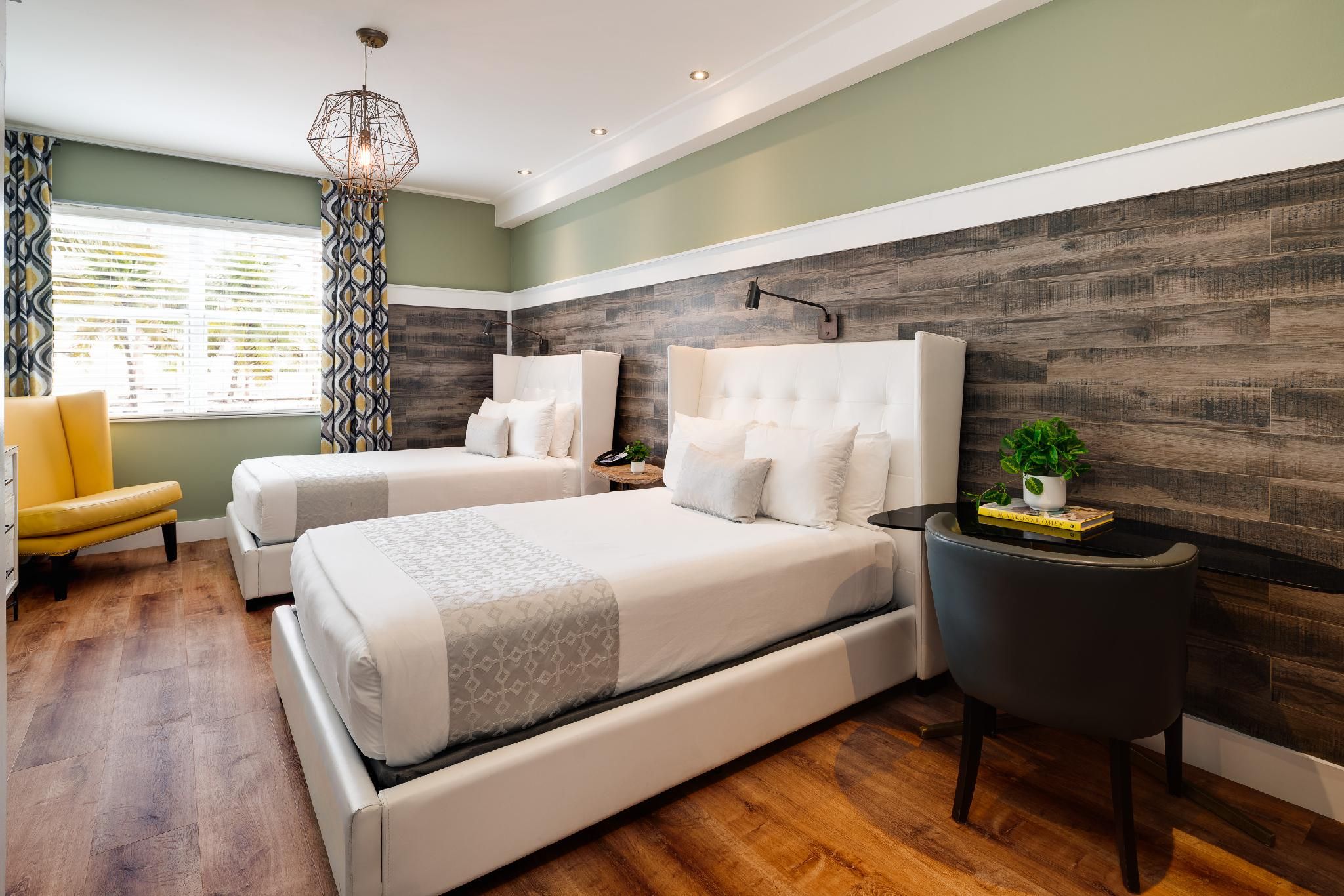 undefined Catalina Hotel and Beach Club 5