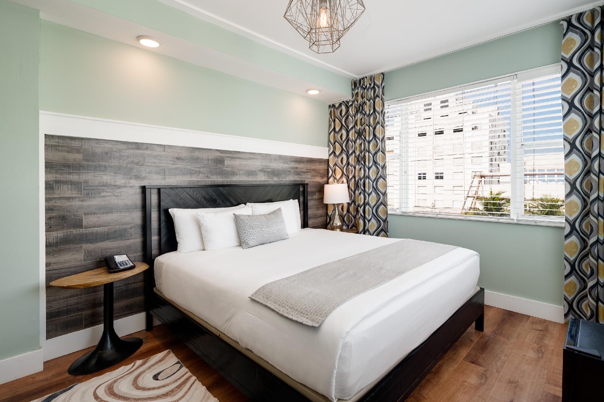 undefined Catalina Hotel and Beach Club 2