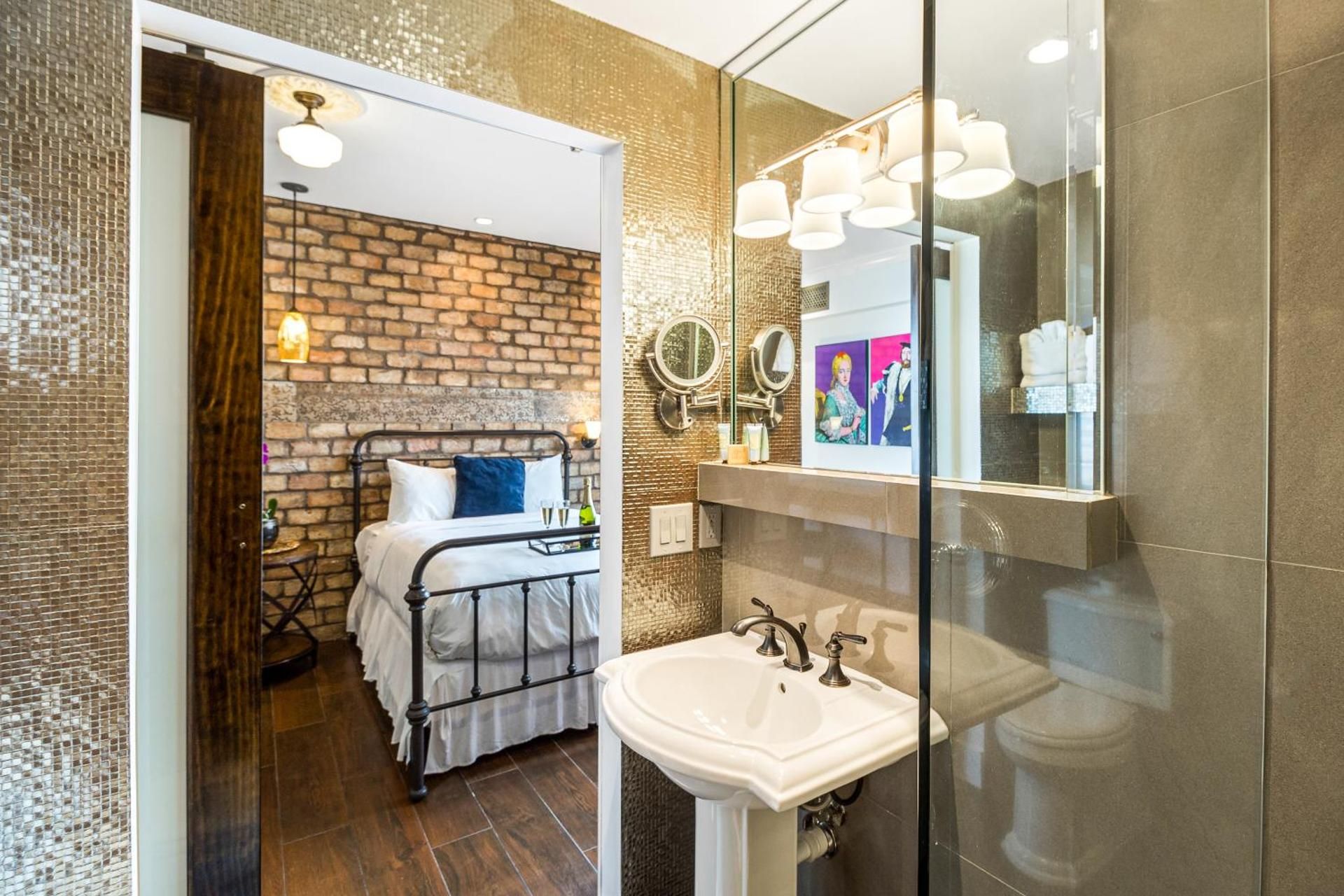 Cavalier Hotel South Beach Classic King Room 3