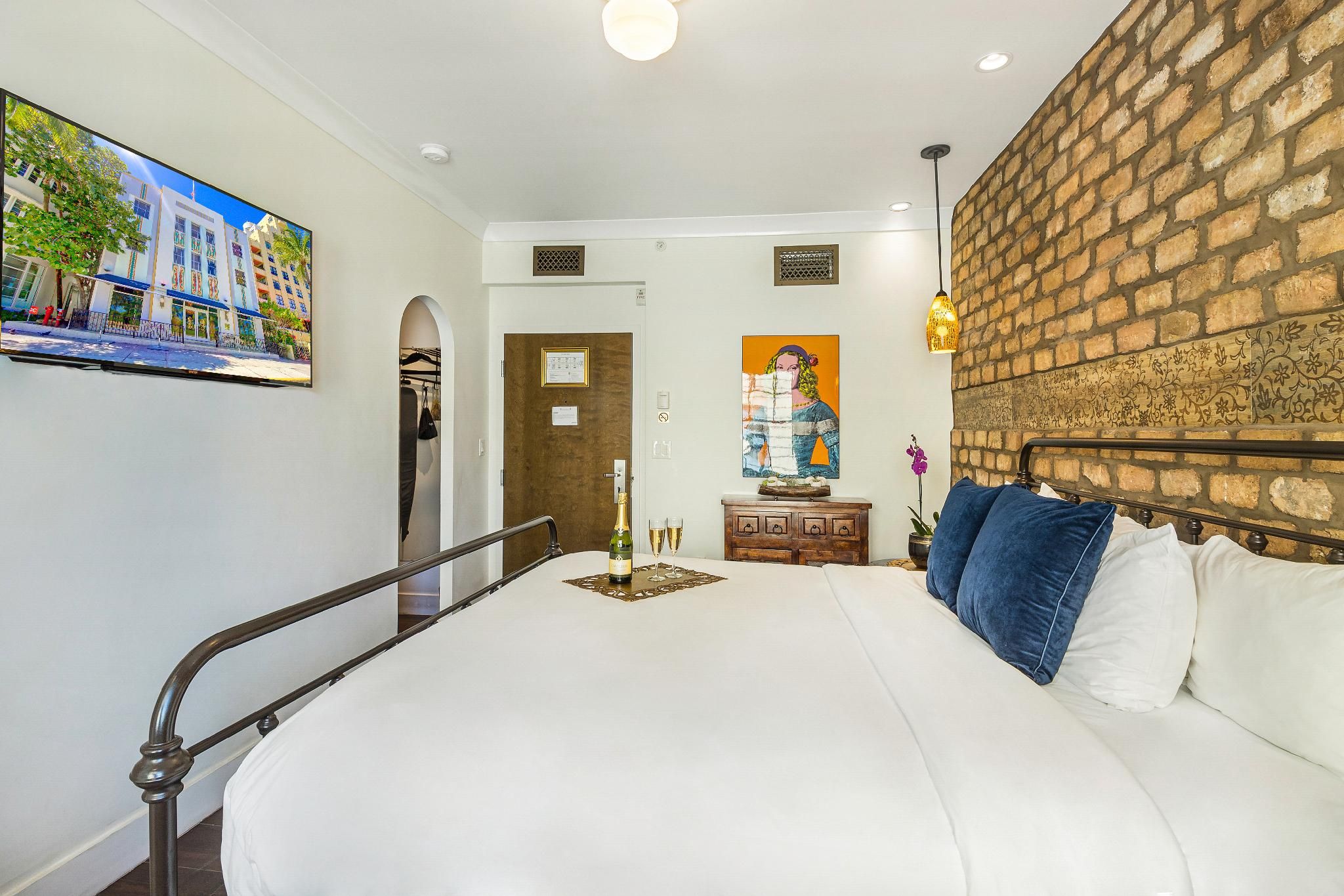 Cavalier Hotel South Beach Classic King Room 2