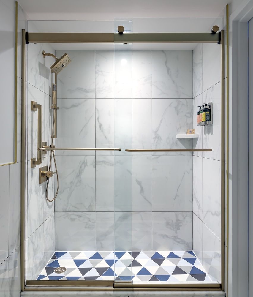 Cadillac Hotel & Beach Club, Autograph Collection Room, 1 King Bed, Non Smoking 3