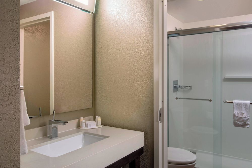 undefined Courtyard by Marriott Miami Beach-South Beach 4
