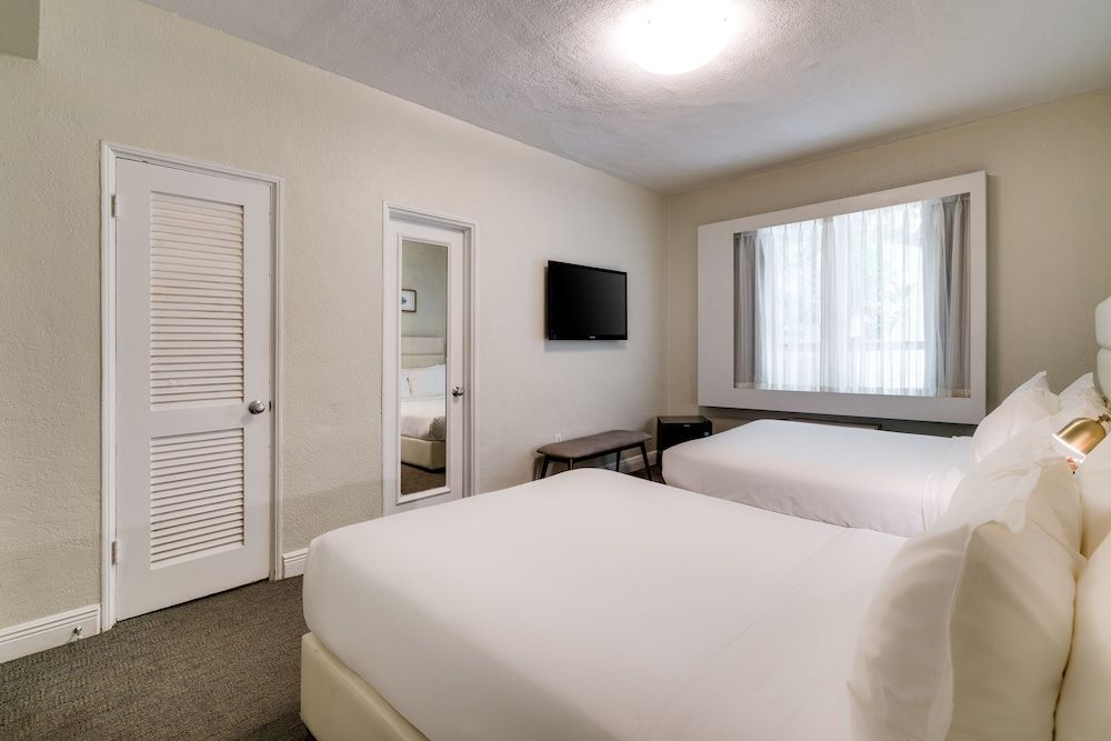 undefined Crest Hotel Suites 9
