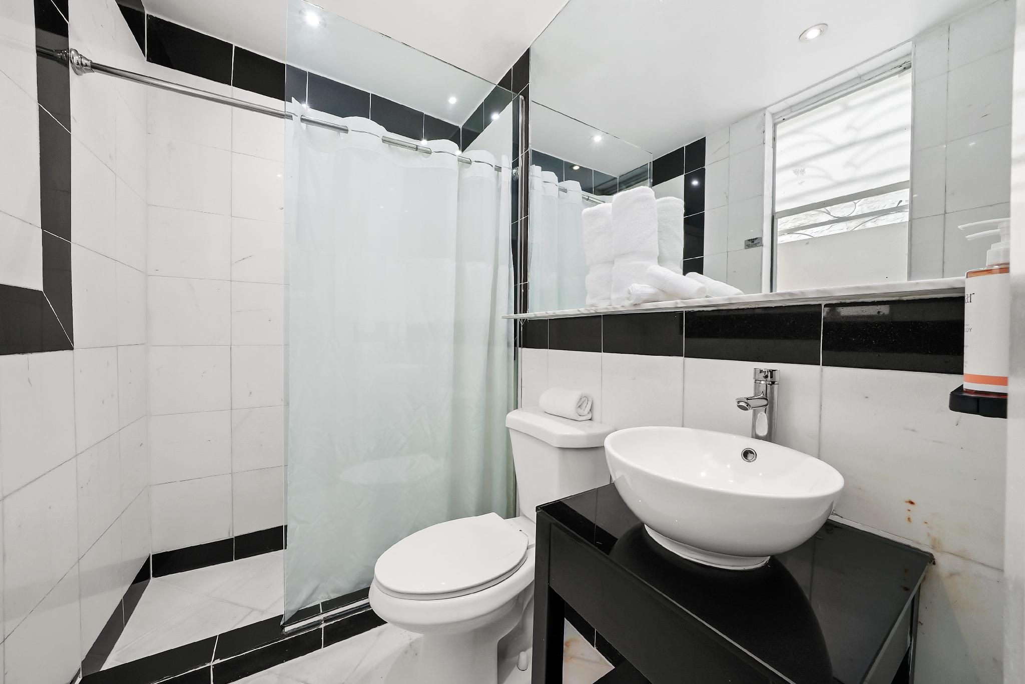 Standard Double Queen Room