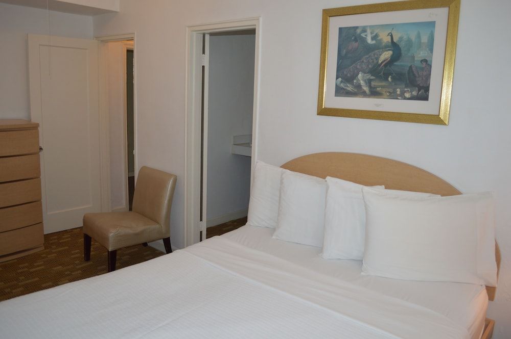 Island House South Beach Standard, One Queen Bed