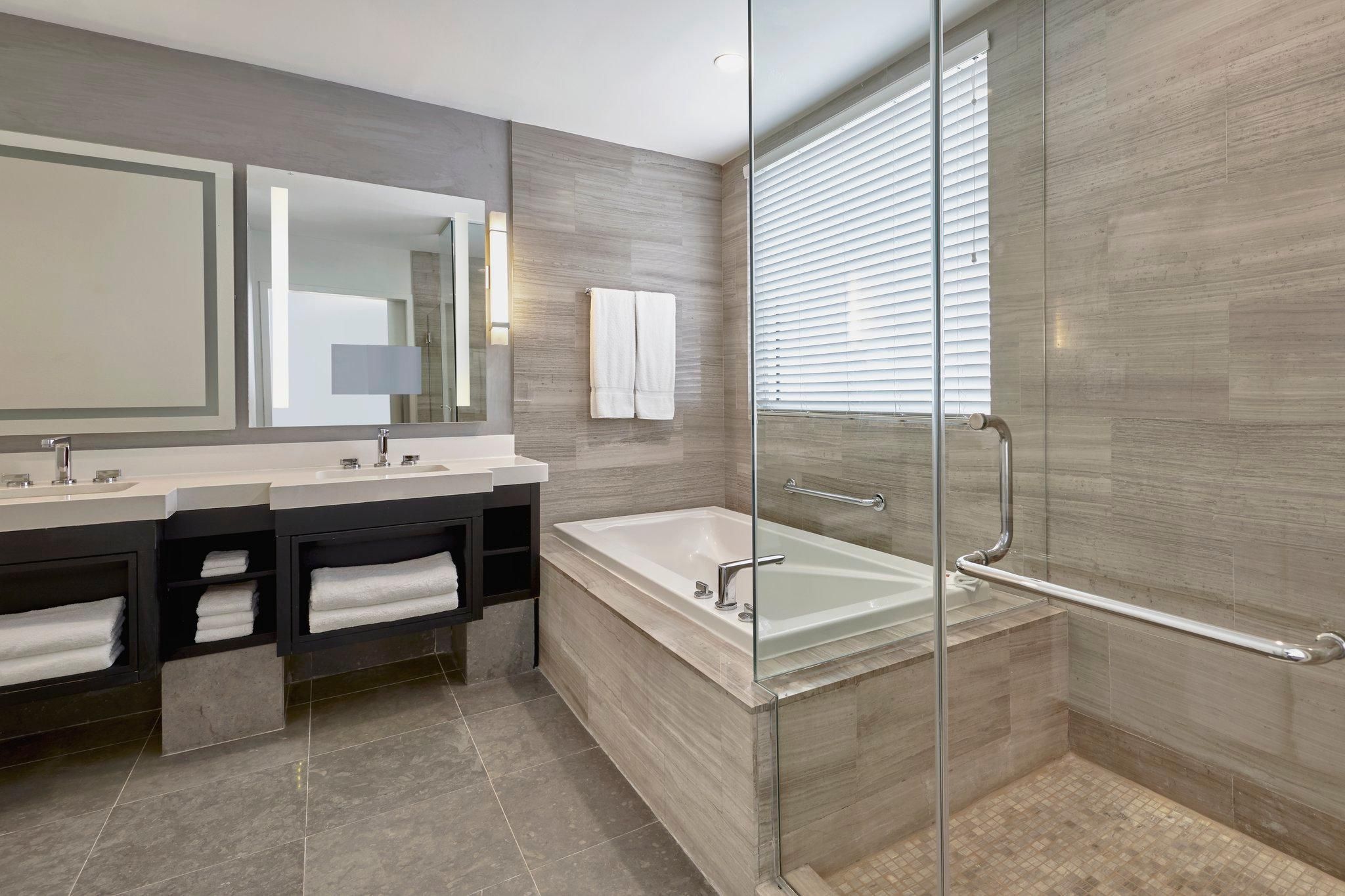Partial Ocean Vw One Bedroom Balcony Ste