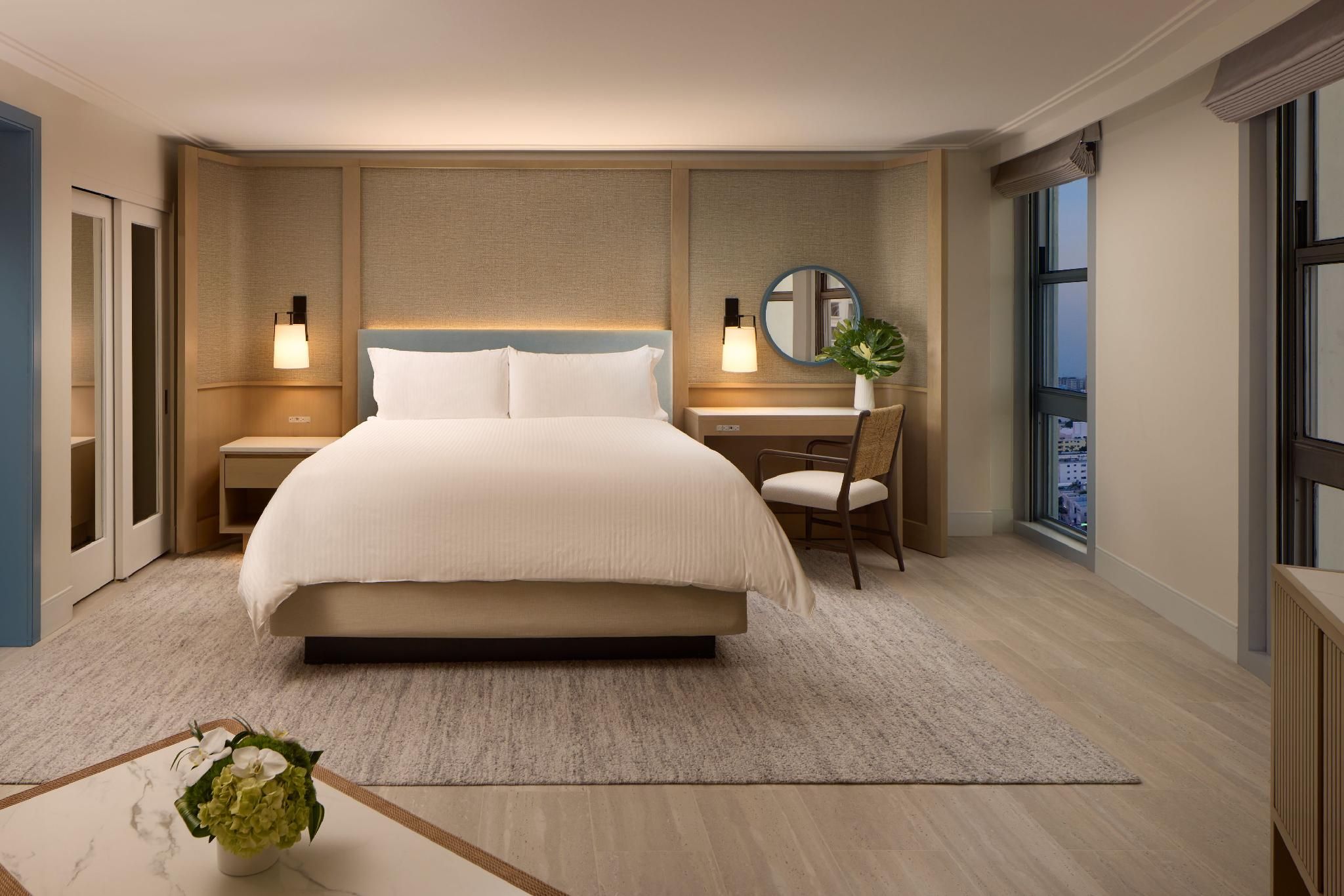 City Skyline View Studio Suite