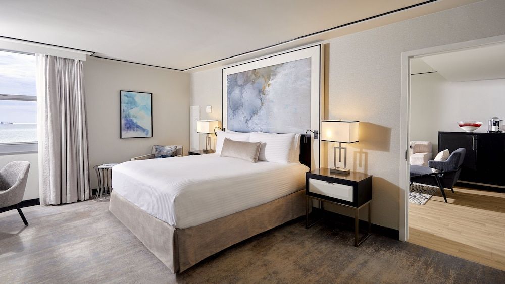 Suite, 1 King Bed, Balcony, Oceanfront