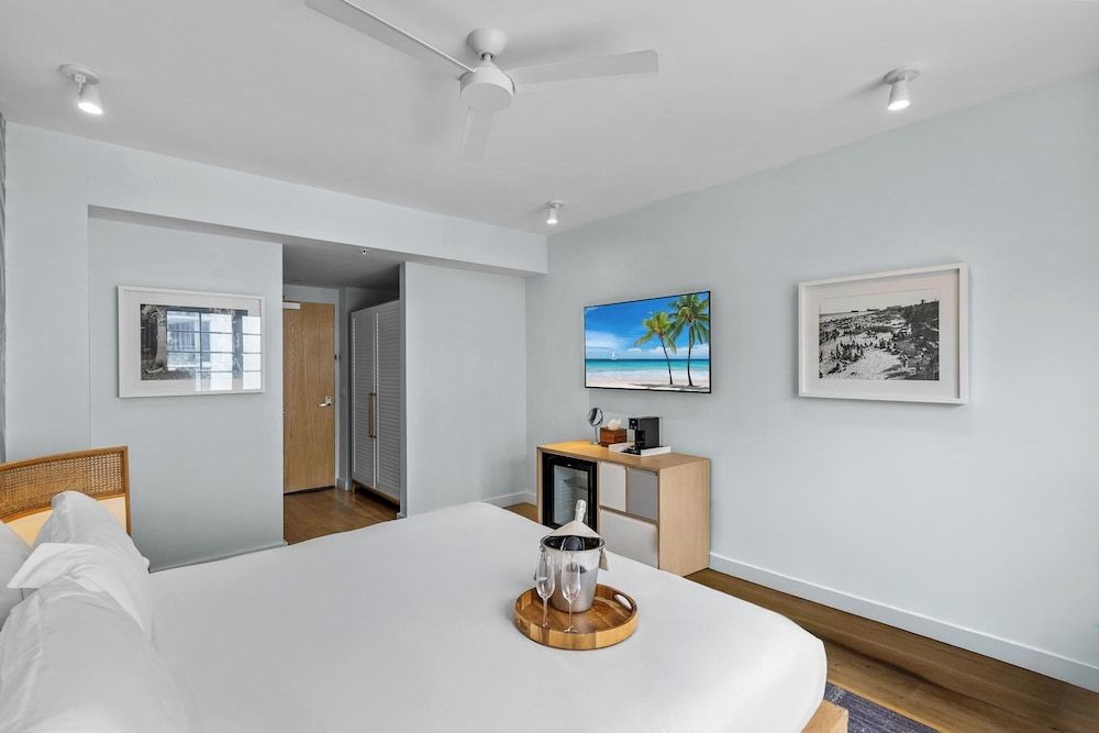 Park Central South Beach 1 King Bed 5