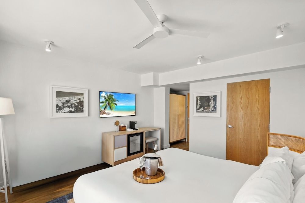 Park Central South Beach 1 King Bed 4