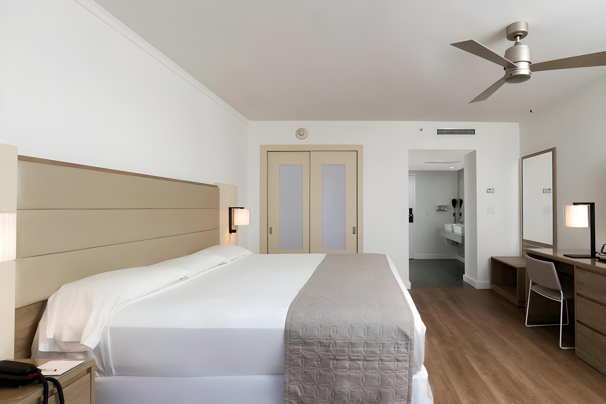 Deluxe Ocean View King Room