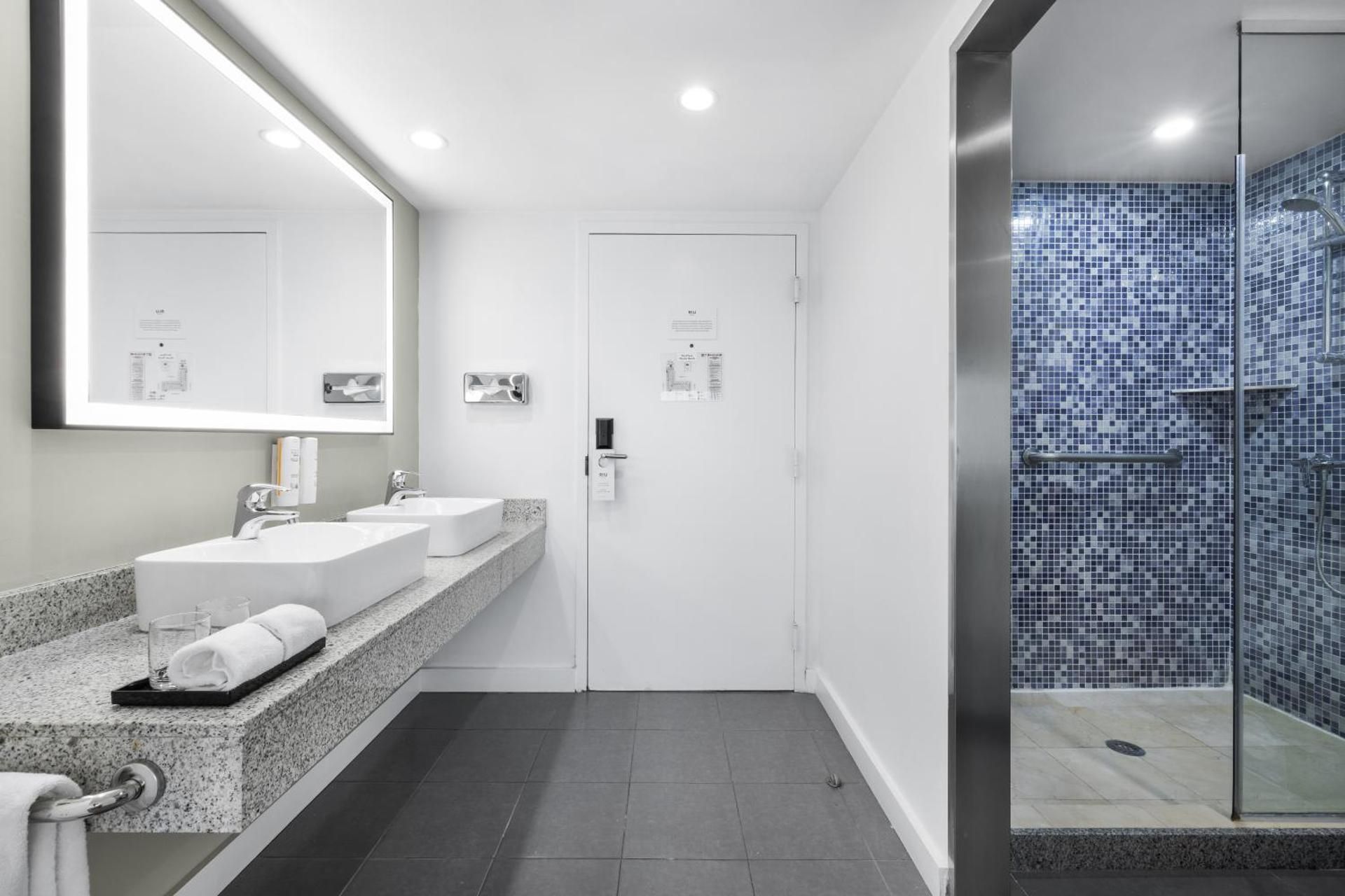 Deluxe City View King Room