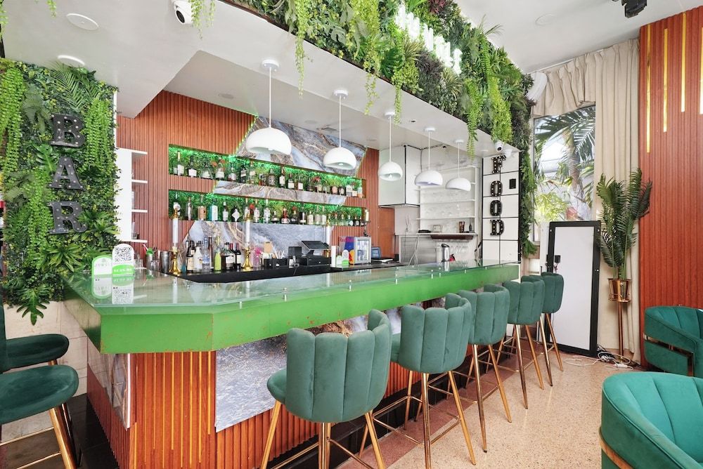 undefined Chesterfield Hotel & Suites 8