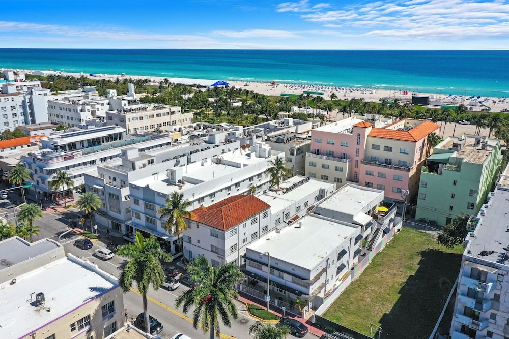 undefined Chesterfield Hotel & Suites 7