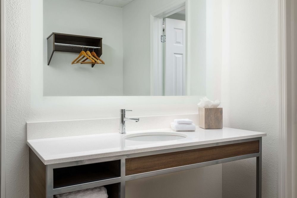 Best Western Naples Inn & Suites Standard Room, 1 King Bed, Non Smoking, Refrigerator 4