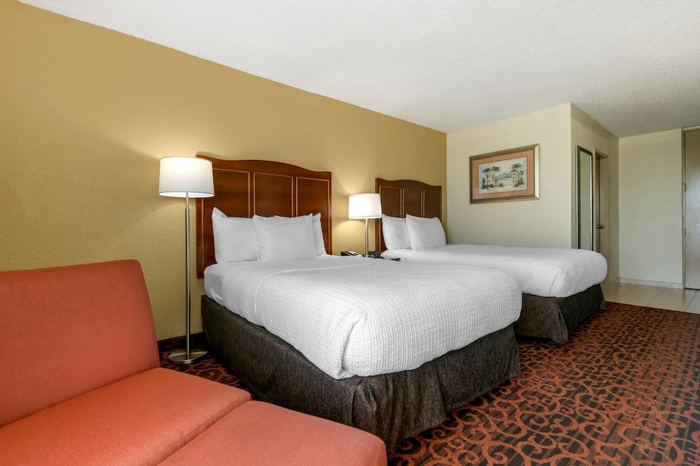 Best Western Plus North Miami/Bal Harbour Standard Room, 2 Double Beds, Non Smoking, Balcony 3