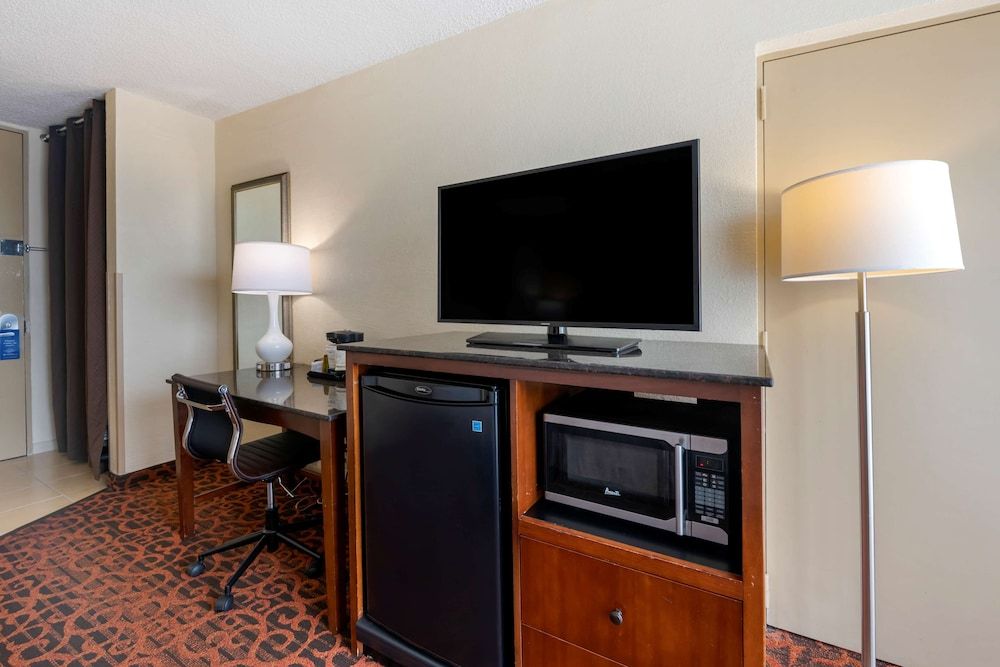 Best Western Plus North Miami/Bal Harbour Standard Room, 2 Double Beds, Non Smoking, Balcony 2