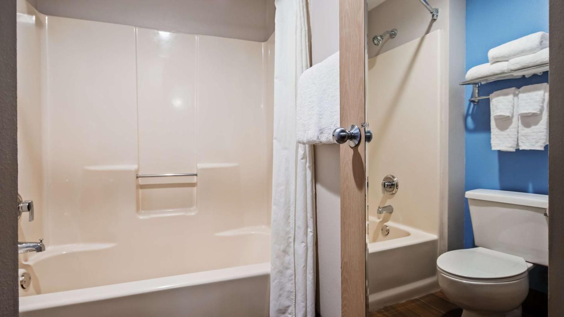 Best Western Ocala Park Centre I-75 Large King Room - Non-Smoking 3